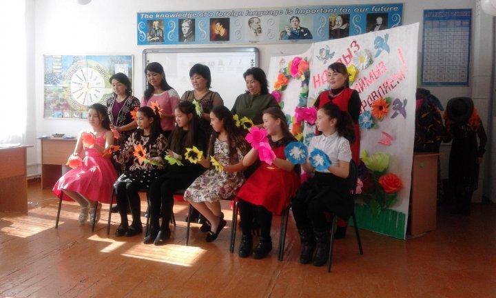 «Шешеге қарап қыз өсер» тақырыбында  6 «а» сыныбындағы сайыс