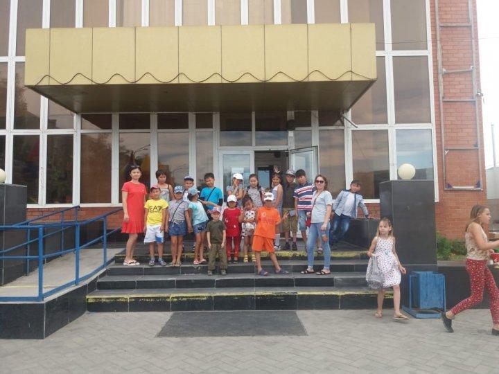 Кинотеатрға саяхат мектепішілік лагерь