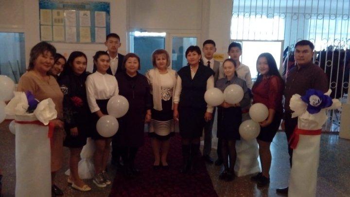 " Ұстаз -мектеп жүрегі"